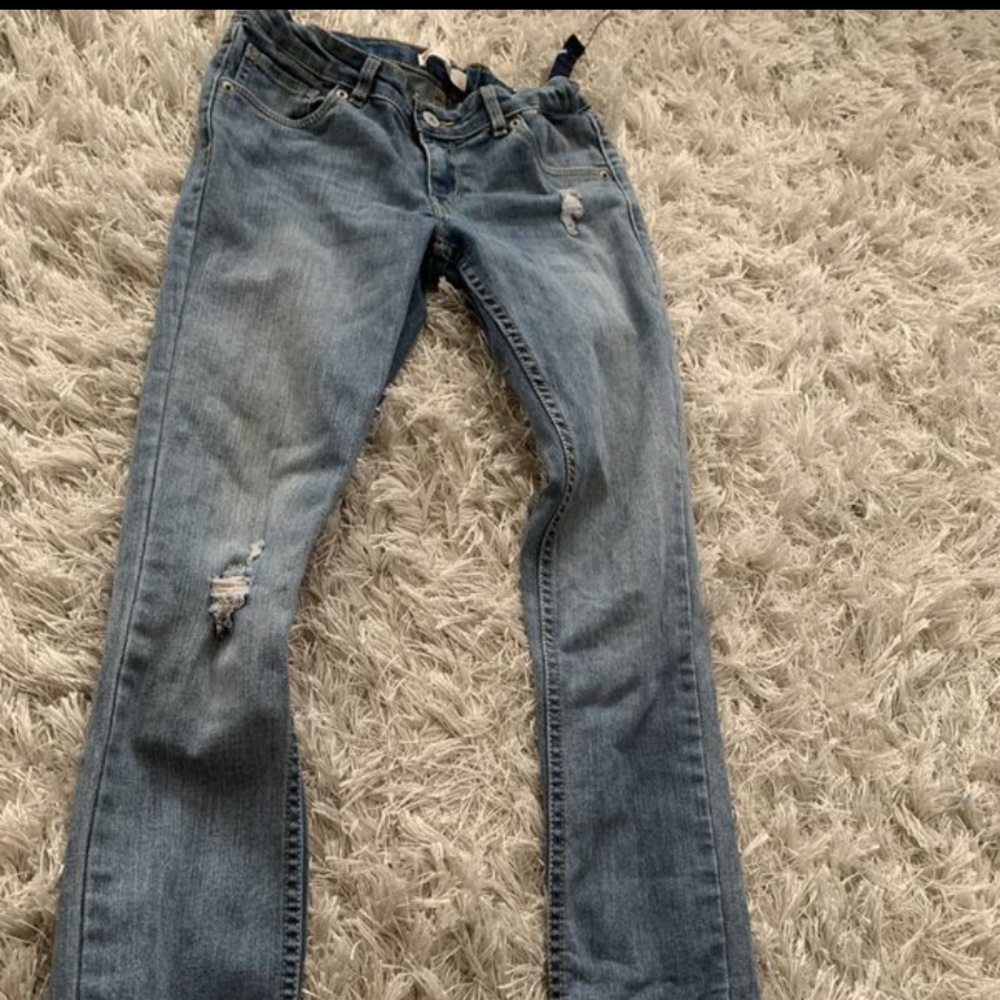 Girls destroyed skinny jeans